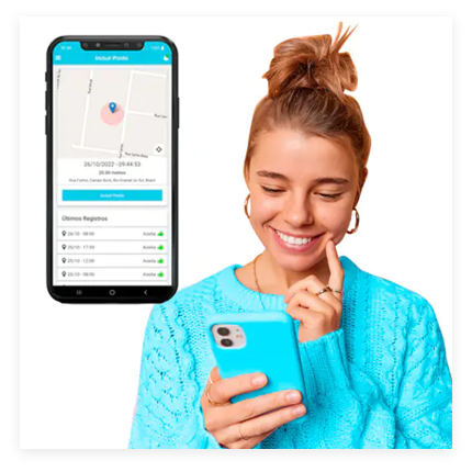 Uma mulher olhando para a tela de um smartphone e acima dela é mostrada uma tela de smartphone contendo dados que ela está acessando