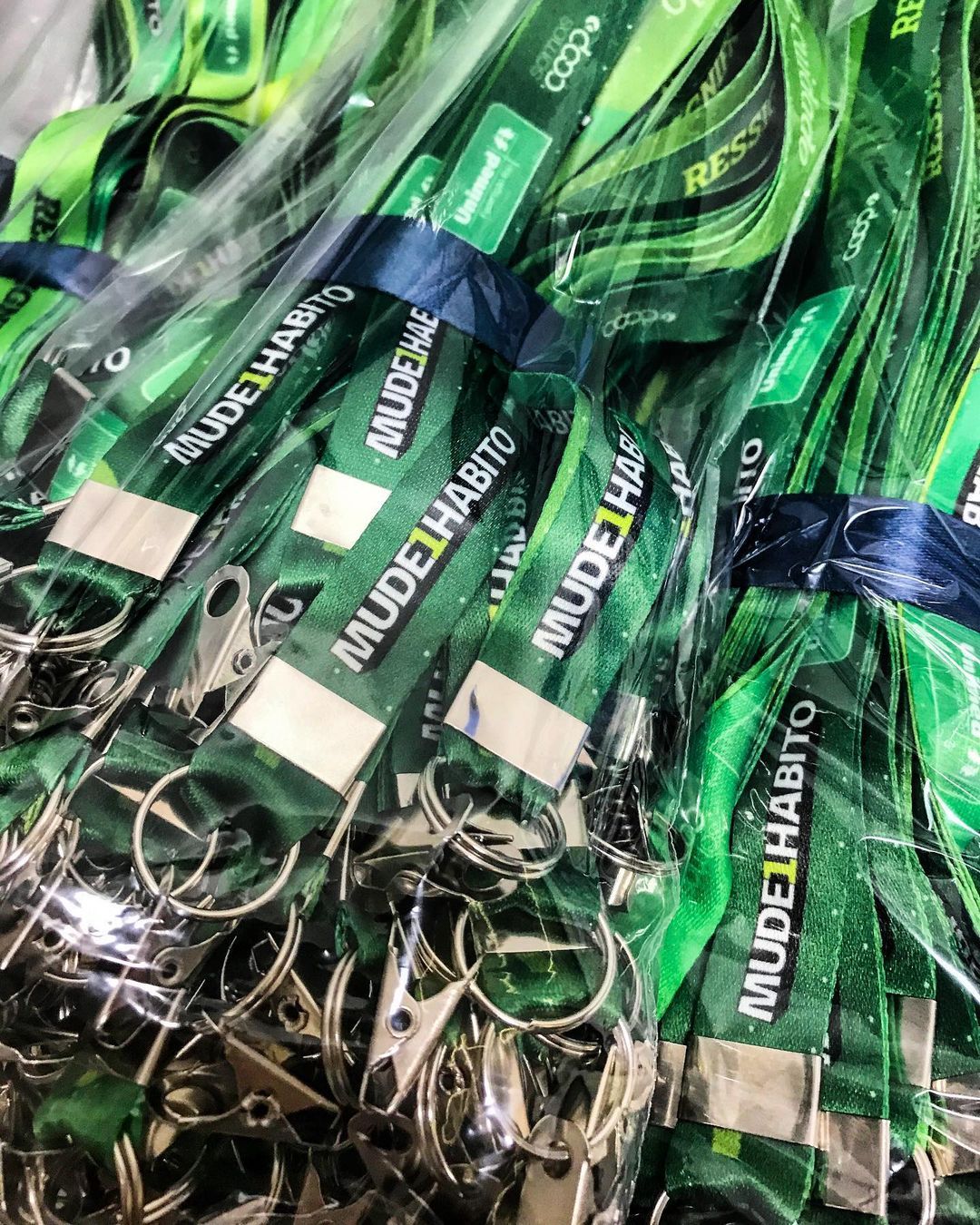 Cordões personalizados para crachás