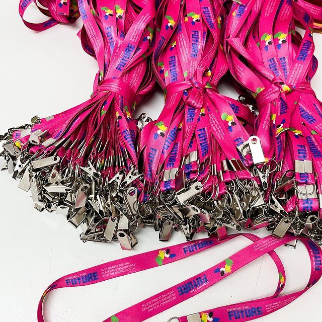 Cordões personalizados para crachás
