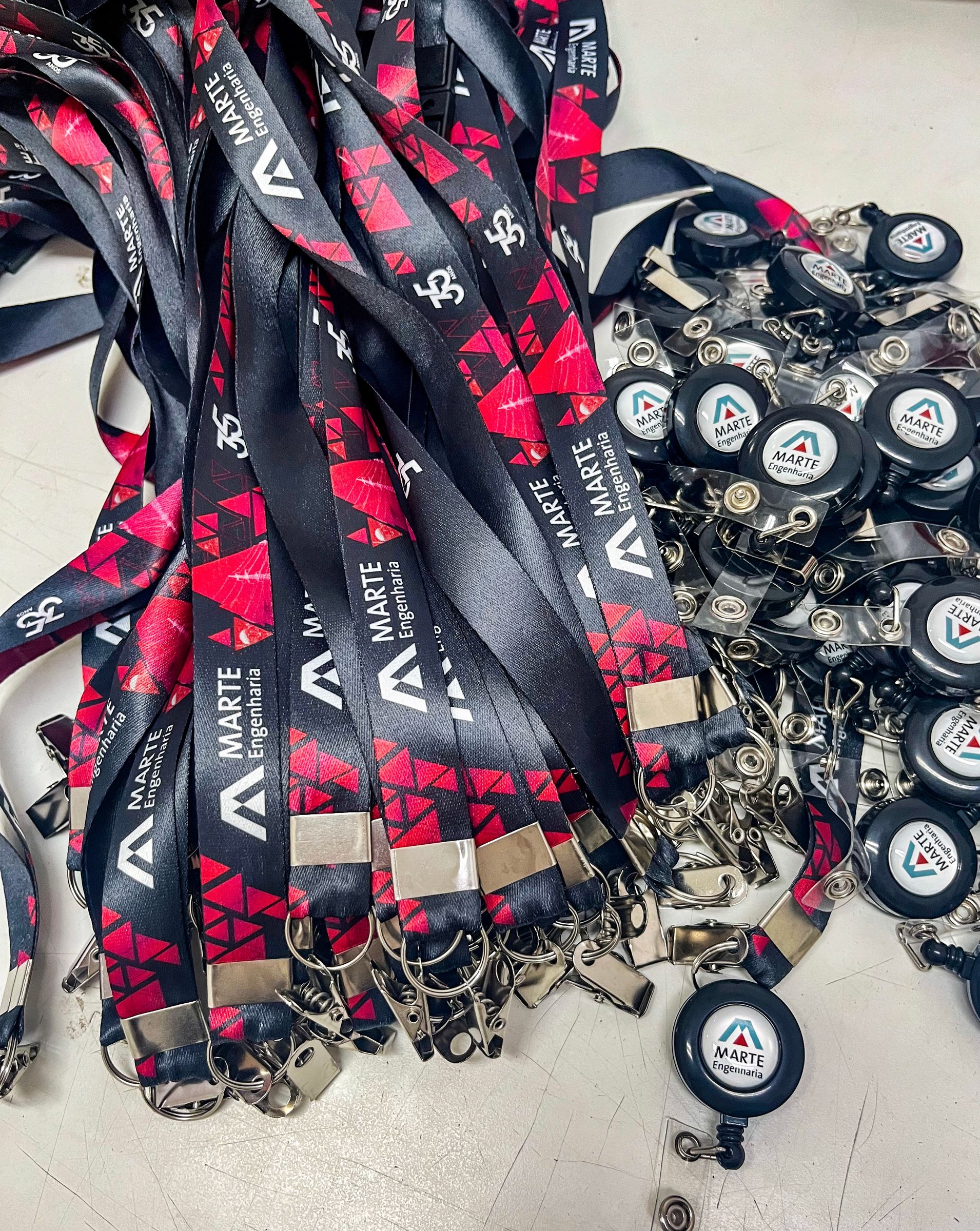 Cordões personalizados para crachás